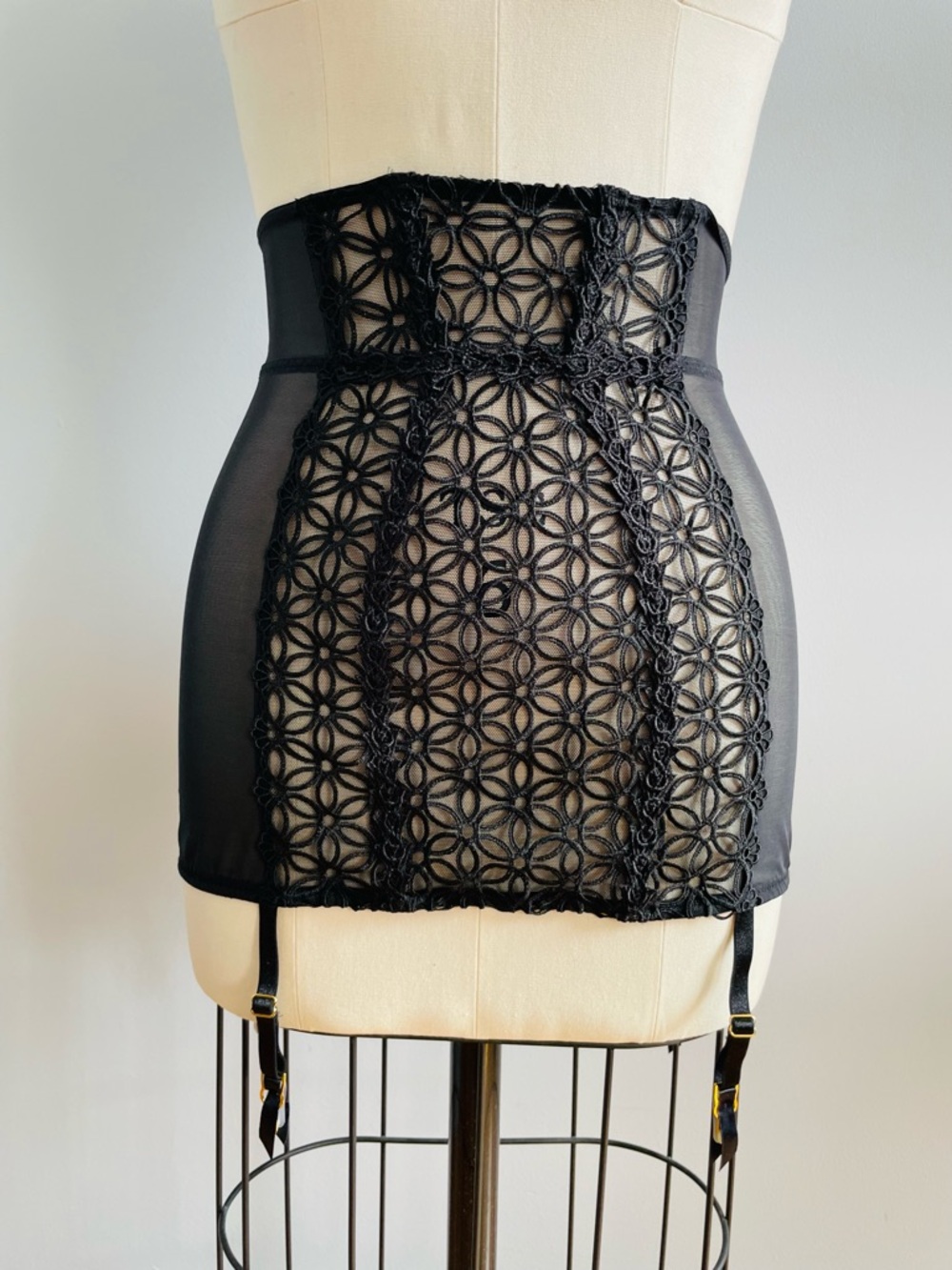 Victoria's Secret Very Sexy Black Lace High-Waist Garter Details- Size XS- NWT